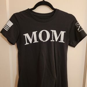 Grunt Style Women "MOM" Shirt Size Small
